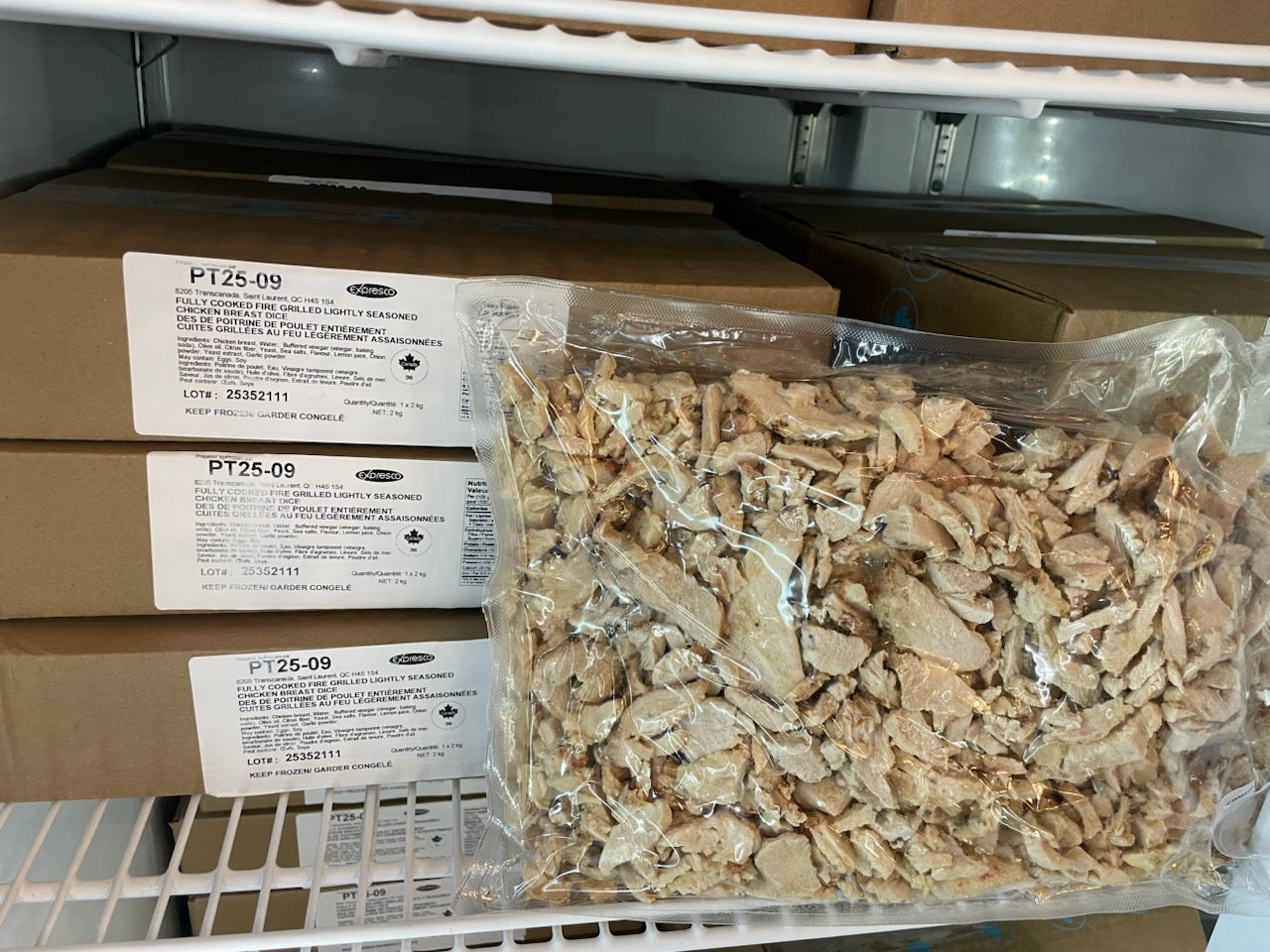 PT25-09 Des de Poitrine de poulet entièrement cuite (2kg)